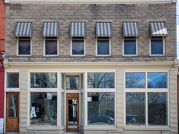 2nd image of 136 Brady St #4