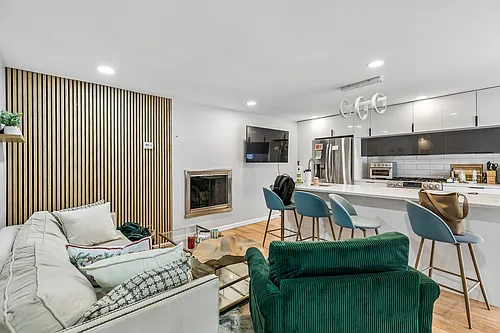1130 Lombard St Photo 1