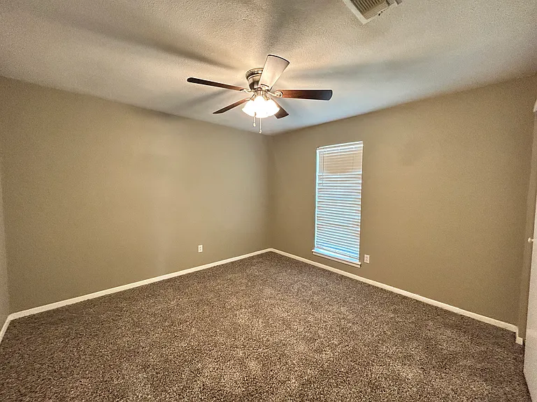 8219 Elkridge Ave — Photo 8