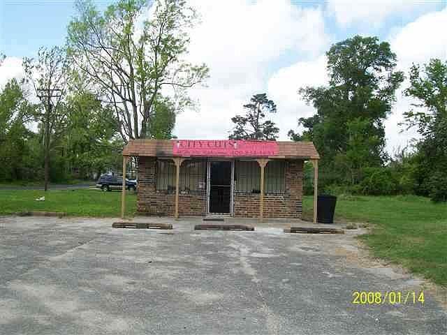 1st image of 2605 Pine St