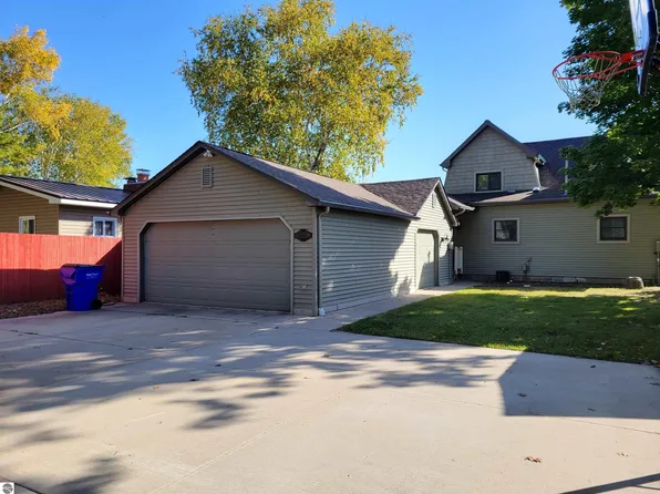 7399 W White Birch Ave, Lake City, MI 49651