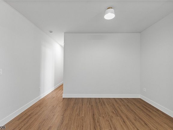 5th image of 433 Lincoln Ave BLDG 433 #B8