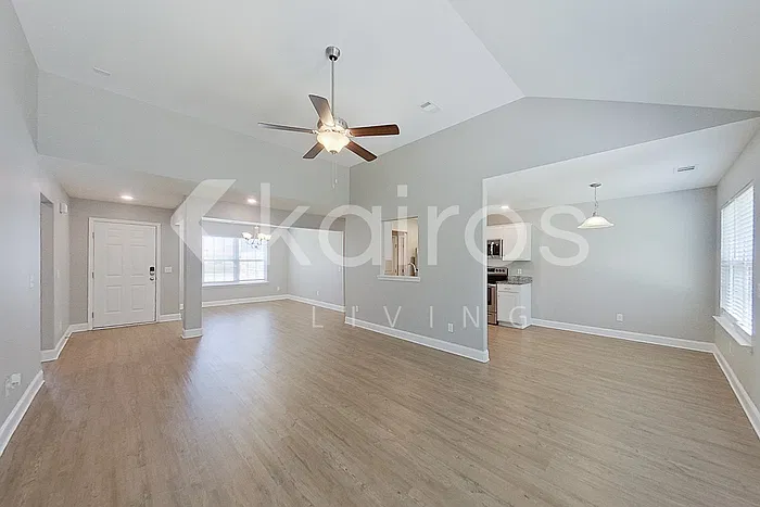3 bed, 2.0 bath, 1486 sqft, $1,925 — Photo 3