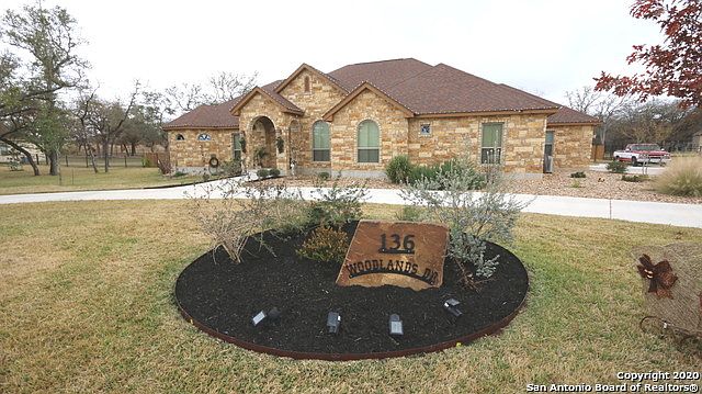 1st image of 136 Woodlands Dr