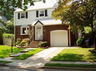 1016 Alpine Dr, Teaneck, NJ 07666
