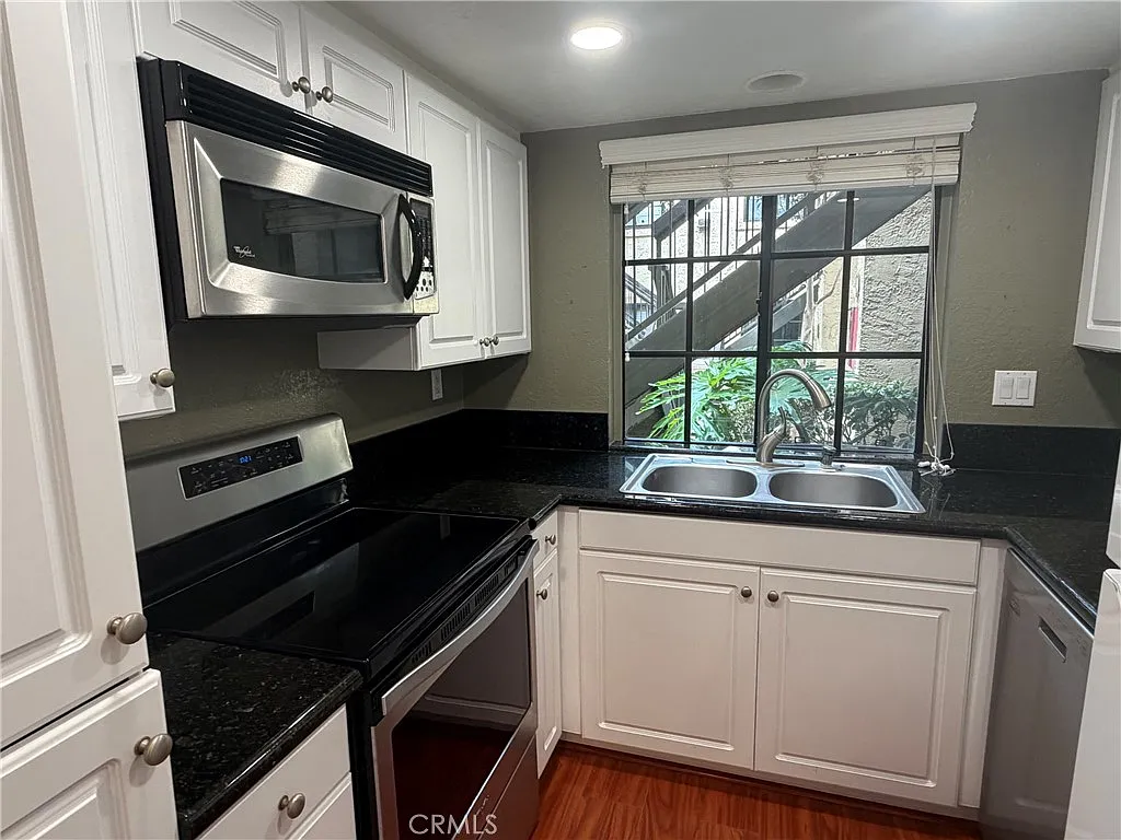 2 bed, 1089 sqft, $3,150 — Photo 3
