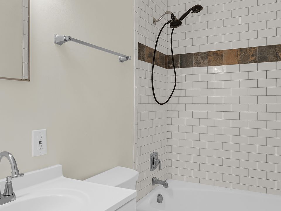 1st image of 528 N 2nd St APT 3
