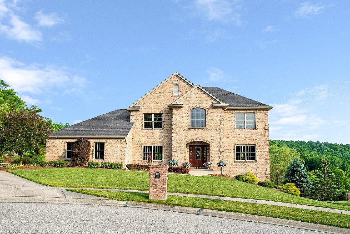 106 Stonyridge Dr photo 1