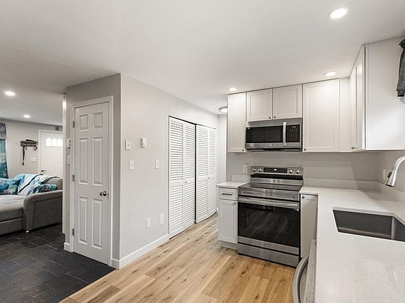 4th image of 11 Railroad Ave APT 12