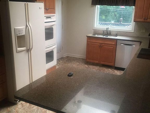 3rd image of 2714 S 106th St