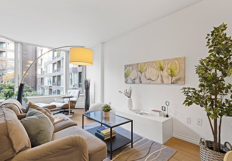 1st image of 1333 Hornby St #323