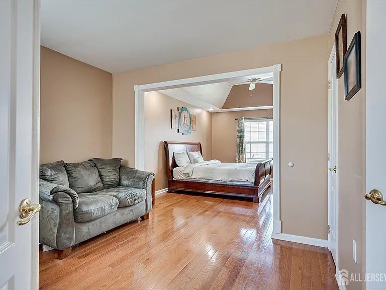 300 Morning Glory Dr — Photo 11