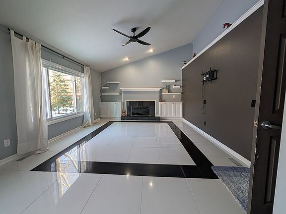 4th image of 7074 Foxridge Dr
