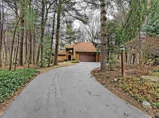 2 Birch Hill Rd, Ballston Lake, NY 12019