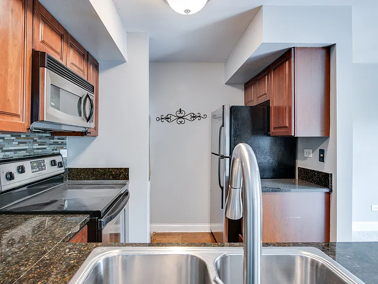 19 Foxcroft Rd #203 — Photo 6