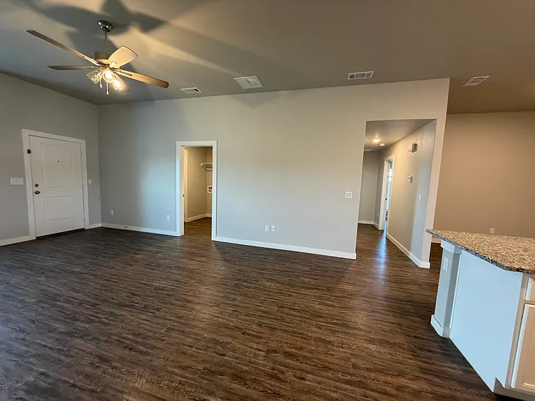 2911 Abbeville Ave — Photo 11