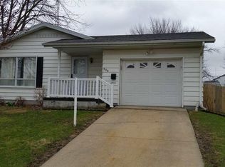 609 W American St, Freeport, IL 61032