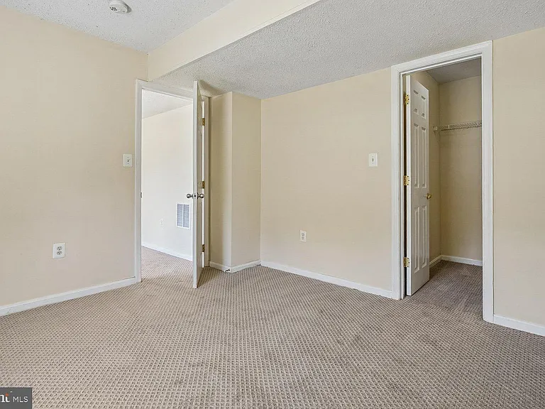 14677 Cloverdale Rd — Photo 61