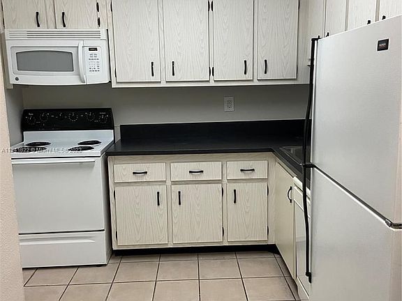 3rd image of 7830 Camino Real #106