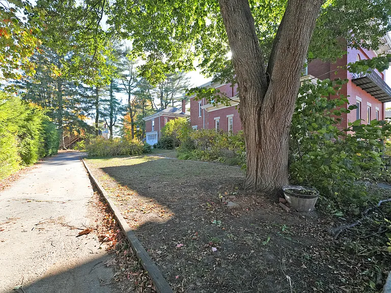 11 Lincoln St — Photo 37