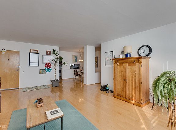 4th image of 5530 S Shore Dr APT 11a