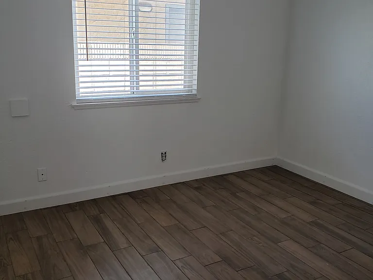 38503 Larkin Ave — Photo 14