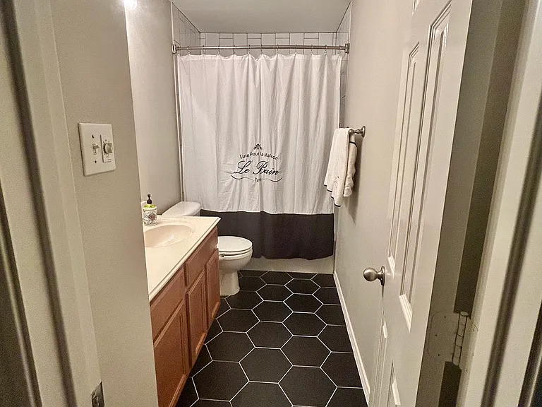 6400 Sidney Ln — Photo 14
