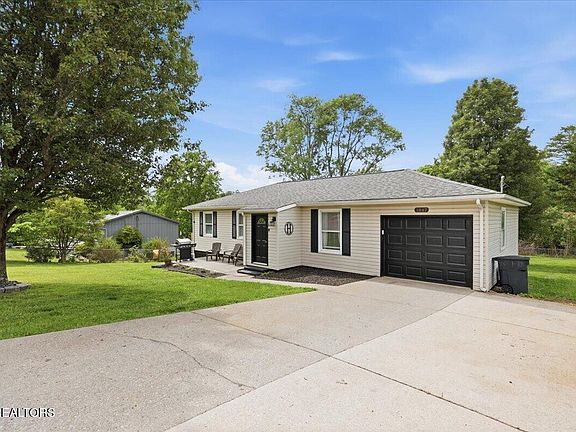 2nd image of 1847 Nandina Dr