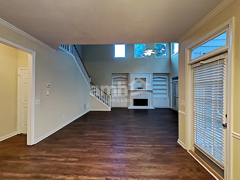 815 Hillcrest Ln — Photo 8