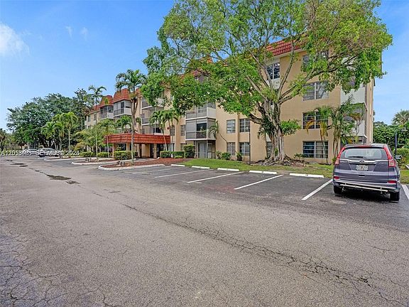 2nd image of 4166 Inverrary Dr APT 403