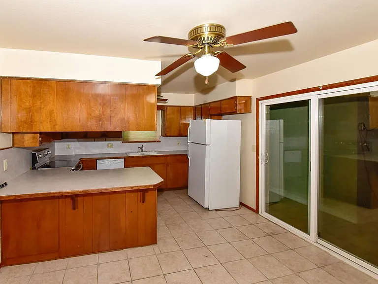 439 E Brown Rd — Photo 11