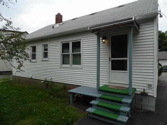 2nd image of 8 Myers Ct