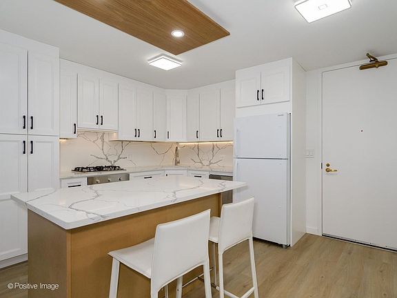 5th image of 400 E Randolph St APT 904