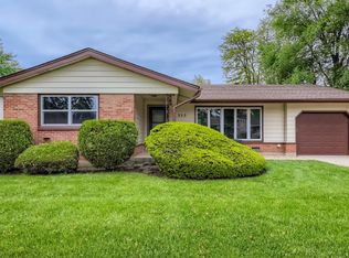 352 Maple Ln, Elk Grove Village, IL 60007