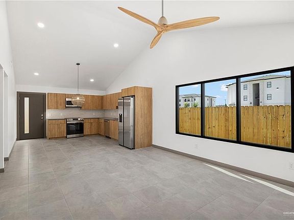 3rd image of 1320 E Hibiscus Ave #3
