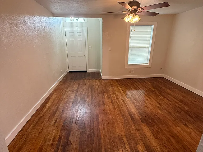 514 Brown St — Photo 2