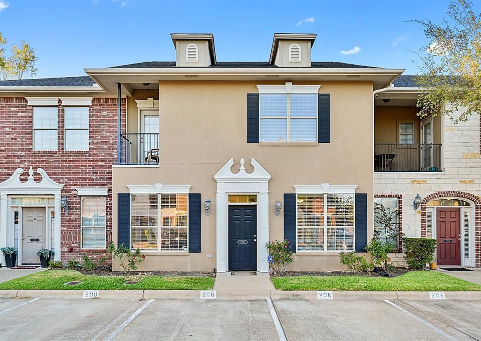 1st image of 208 Forest Dr #208