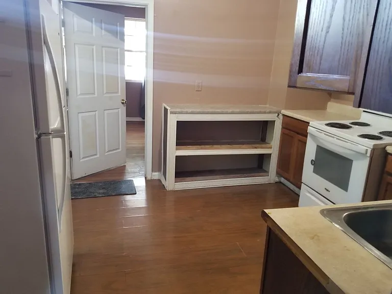 398 N Spring St — Photo 10