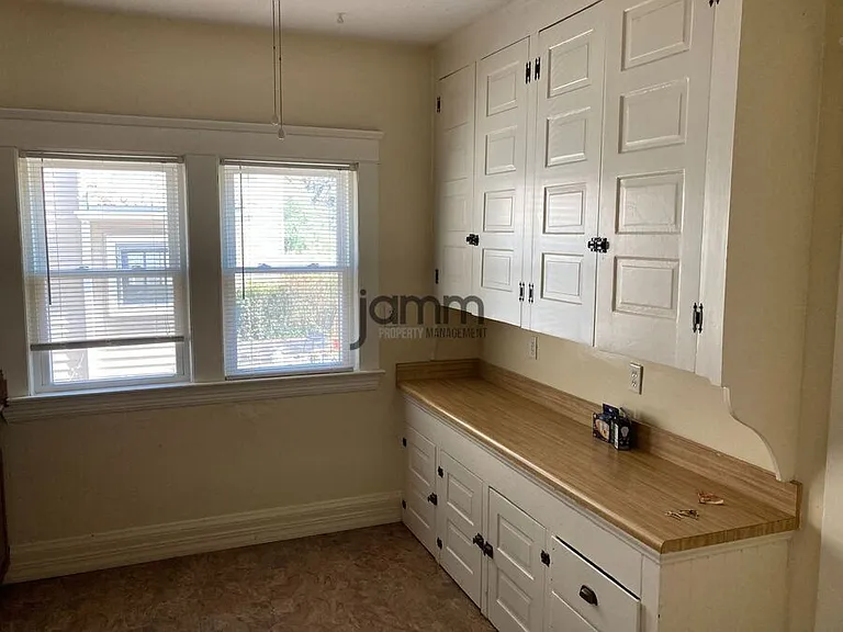 1285 W 105th St #1285 W 105TH ST LOWE — Photo 13