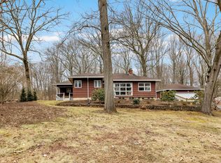 958 Dunbar Hill Rd, Hamden, CT 06514