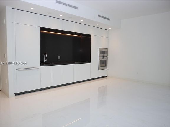 5th image of 300 Biscayne Boulevard Way Unit 2308W
