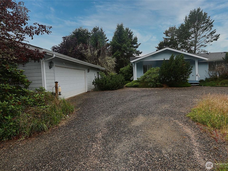 1st image of 243 Octopus Avenue NE