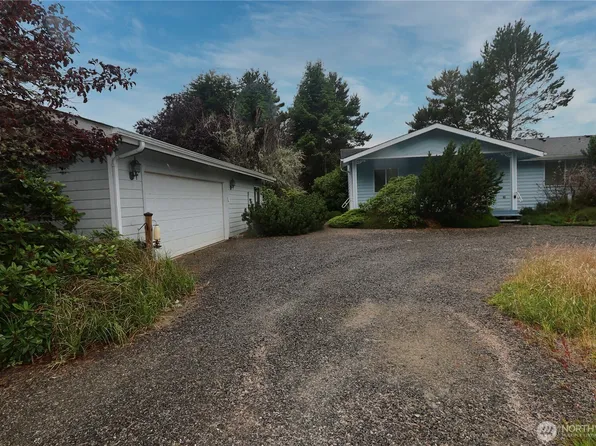 243 Octopus Avenue NE, Ocean Shores, WA 98569