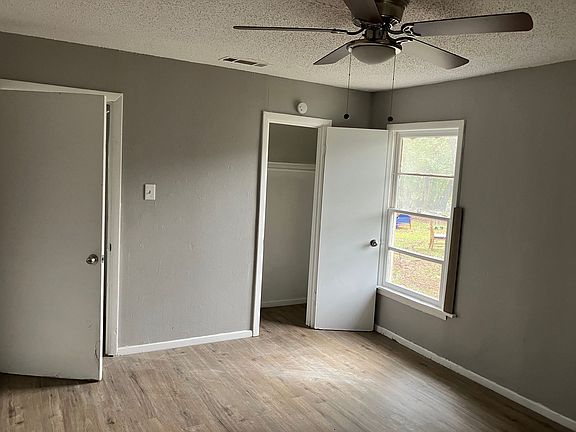 3rd image of 4017 Gordon St