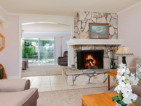 377 Princeton Ave-005-15-Living Room-MLS