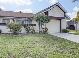 1422 SE Larkwood Cir, Port Saint Lucie, FL 34952