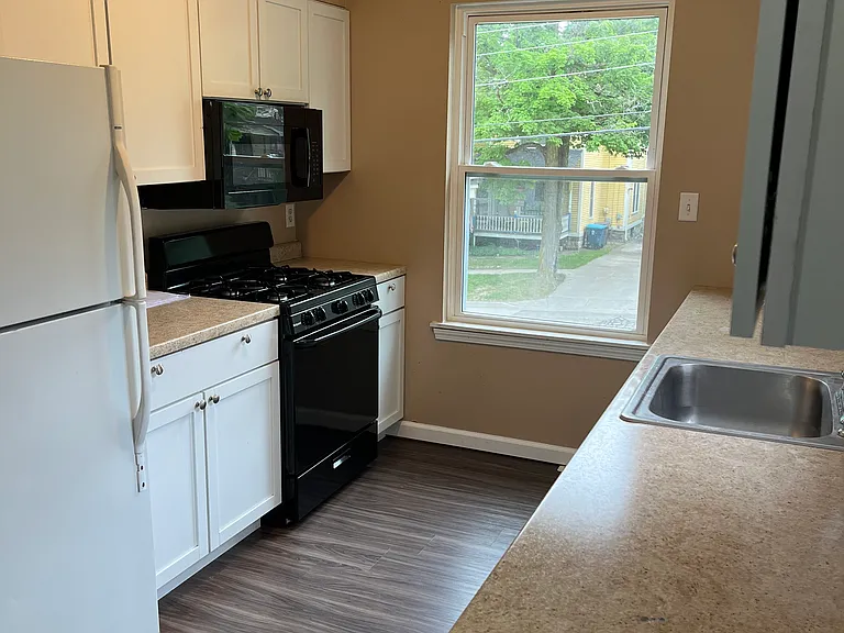 524 Charlotte Ave — Photo 4