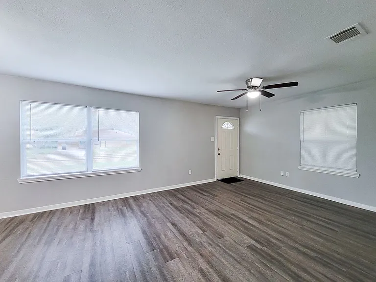 5242 Keystone St — Photo 8