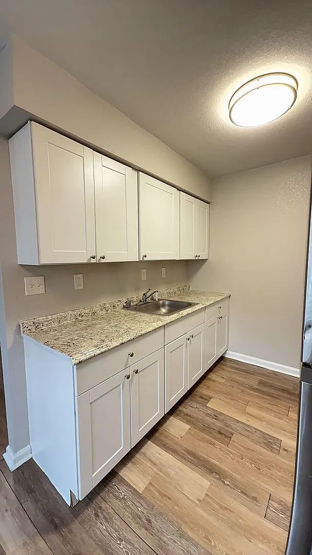 1004 W 37th St - Platinum — Photo 3