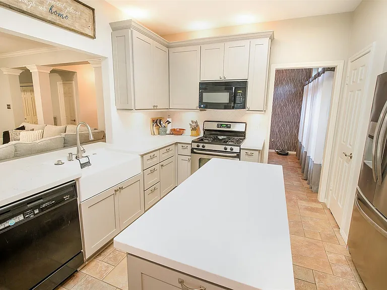 14639 Oak Chase Dr — Photo 4
